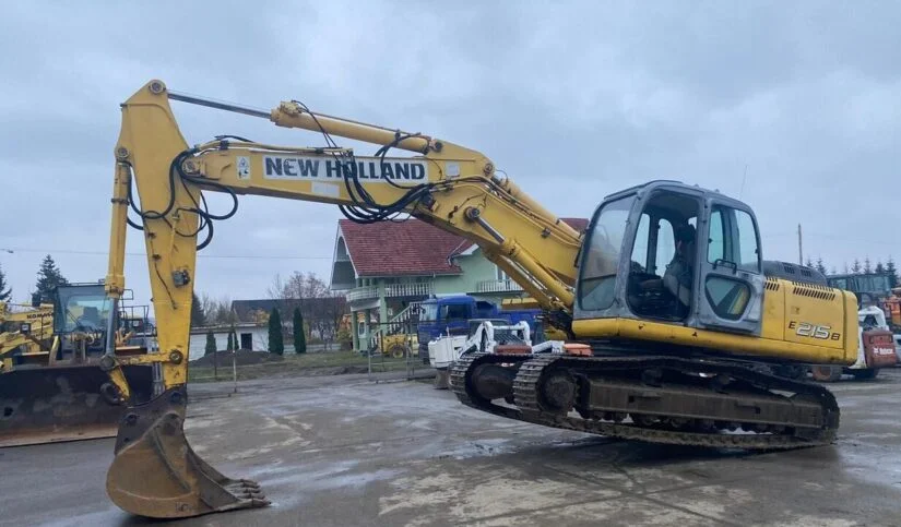 materiel-de-TP-pelle-sur-chenilles-NEW-HOLLAND-E-215B-1610443955005313509_big-21011211294954517800-825x483-1-4 2007 NEW HOLLAND E 215B – Image 1